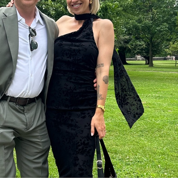 Black dress size small. - Picture 3 of 3